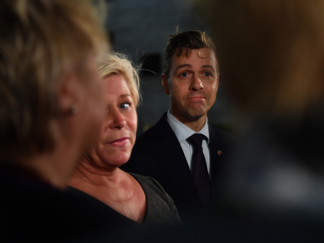 <p>KAN FÅ NY REGJERINGSPARTNER: Erna Solberg i forgrunnen, sammen med partileder Siv Jensen i Frp og partileder Knut Arild Hareide i KrF. Solberg og Jensen kan få Venstre inn i den borgerlige regjeringen etter valget.</p>
