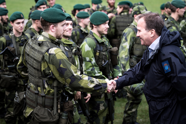 <p>STATSMINISTER PÅ BESØK: Den svenske statsministeren Stefan Löfven og forsvarsministeren besøkte soldatene som deltok i øvelsen 15. september.</p>