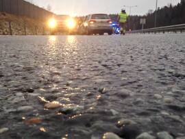 <p>AÆRT SMOOTH: Underkjølt rain fører to smooth the roads throughout the country. Police are asking people å slow down.</p>