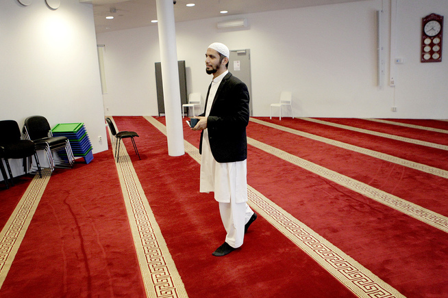 <p>ÅPENT FOR TOLKNING: Imam Hamid Ali Farooq sier at Koranen ikke sier noe spesifikt om verken nikab eller burka. – Grunnen til at dette diskuteres er fordi det er åpent for tolkning. Og det er blitt tolket vidt forskjellig av ulike lærde til alle tider. Foto: ESKIL WIE FURUNES</p>