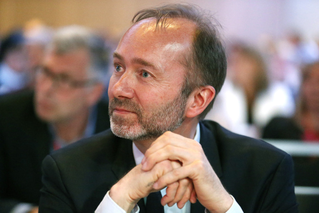 <p>IKKE IMPONERT: Leder Trond Giske i Stortingets utdanningskomité fotografert på Arbeiderpartiet landsmøte.</p>