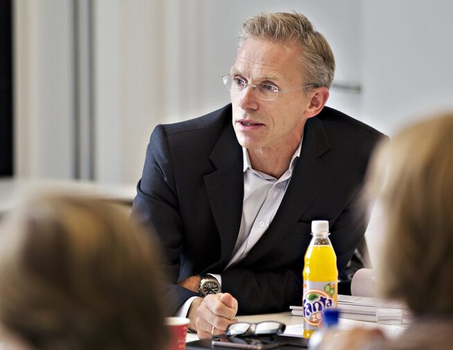 <p>REAGERER: Aasmund Bredeli, tillitsvalgt for overlegene på Oslo Universitetssykehus. Her fra en tidligere anledning under et styremøte på Radiumhospitalet.</p>