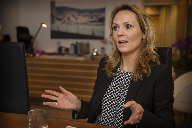 <p>Kulturminister Linda Hofstad Helleland (H) hevder at Islamsk Råd Norge fikk tid og mulighet til å fortelle om sin rolle som brobygger og dialogpartner, men sier at organisasjonen ville diskutere ansettelsen av nikabkledde Leyla Hasic. </p>
