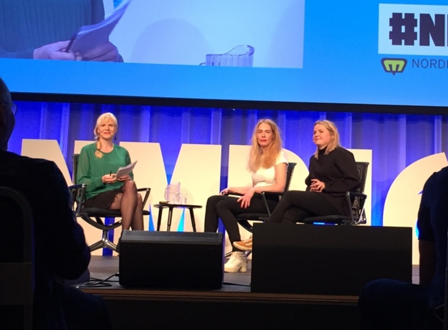 <p>«SKAM»-PRAT: VG Helgs Marte Spurkland intervjuet manusforfatter og regissør julie Andem og netthistorieprodusent i NRK P3, Mari Magnus.</p>