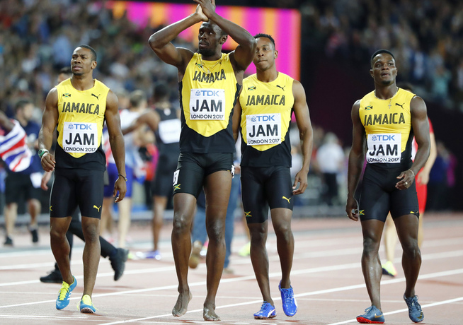 <p>RUSLET UT: Omar McLeod, Julian Forte and Yohan Blake forlot banen sammen med en skadet Usain Bolt som gikk ut etter at han hadde kommet seg på bena.</p>