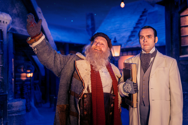 <p>KOLLEGER: Julius (Trond Høvik) og Winter (Vidar Magnussen) er to av figurene vi møter i «Snøfall».</p>