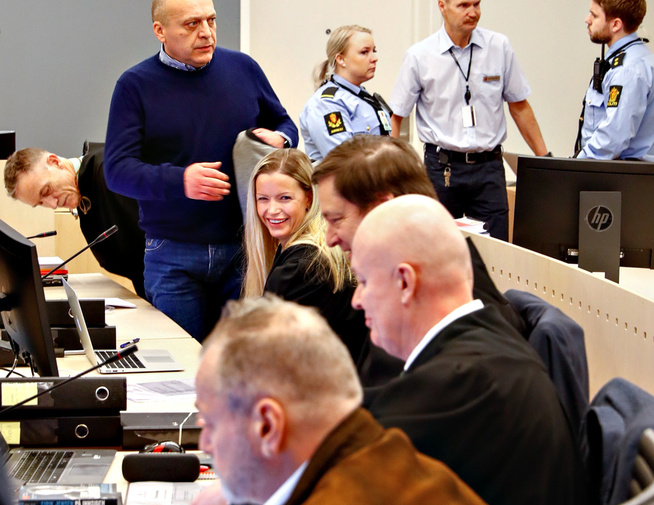 <p><b>FORHOLDET DEFINITIVT OVER:</b> Eirik Jensen og Gjermund Cappelen i Oslo tingrett.</p>