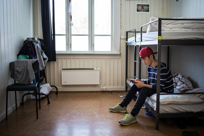 <p>VET IKKE: Sina kom til Norge høsten 2015, og venter på vedtak i asylsøknaden sin. «Vi har et bra liv her. Men vi tenker mye på om vi får svar, om det kommer og når det kommer», sier han. </p>