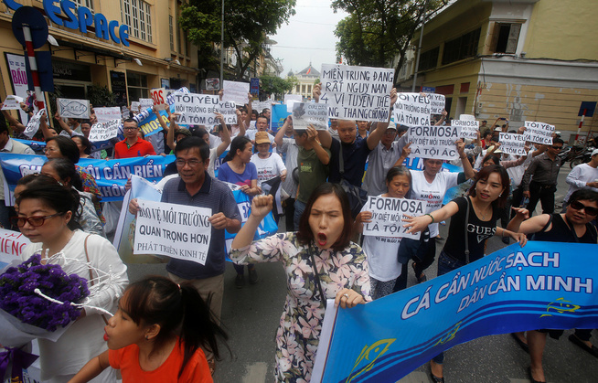 <p>UVANLIG: Tusenvis av demonstranter har de siste ukene trosset forsamlingsforbudet, demonstrert for miljøet og mot det de mener er myndighetenes dårlige håndtering av miljøkatastrofen i Vietnam.</p>
