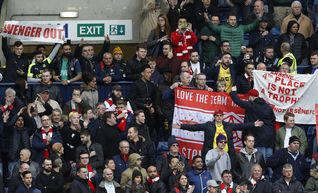 <p>FÅTT NOK: Flere Arsenal-fans viser sin misnøye med Arsene Wenger etter at laget har tapt fire av de siste fem Premier League-kampene. </p>