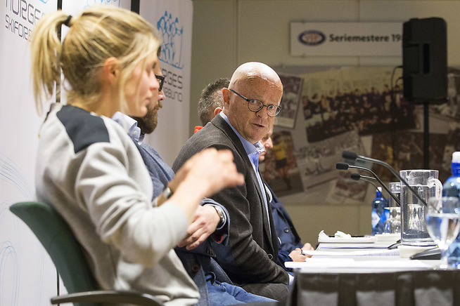 <p>LEGEN: Therese Johaug og lege Fredrik S. Bendiksen på pressekonferansen etter at det ble kjent at Johaug er tatt for doping.</p>