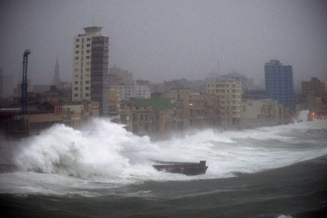 <p>CUBA: Natt til lørdag nådde «Irma» Cuba som en kategori 5 orkan. (AP Photo/Ramon Espinosa)</p>