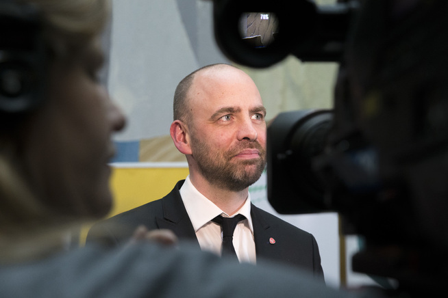 <p>IRRITERT PÅ FRP: Arild Grande (Ap) mener Frp ved å tale med to tunger skaper usikkerhet både blant folk og i Stortinget.</p>