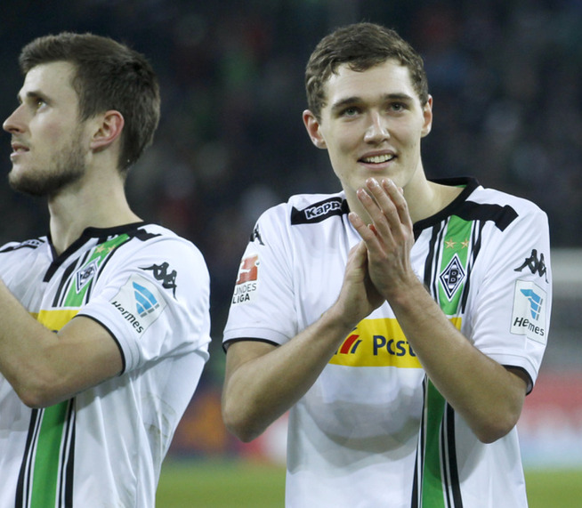 <p>NY DANSK HELT: Andreas Christensen (til høyre) fyller 20 år i april. Han har etablert seg i Borussia Mönchengladbachs midtforsvar denne sesongen. Her sammen med Håvard Nordtveit etter 3-1-seieren over Bayern München i desember. Foto: REUTERS</p>