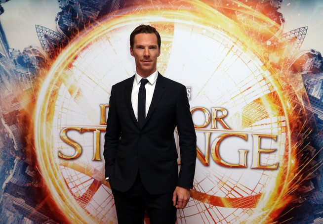 <p>VERSATILE: Benedict Cumberbatch punched through as Sherlock Holmes in the BBC series, but står still på theater once in a while.</p>