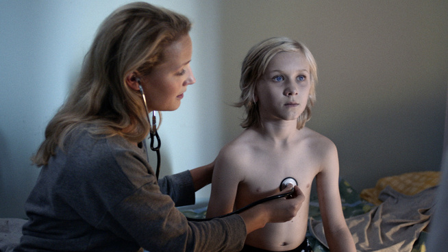 <p>SIST SETT: Ine Marie Wilmann var nylig å se som moren til Lars i «Zombielars». Her med Leonard Valestrand Eike i serien. Foto: Anna Myking/Tordenfilm/NRK</p>