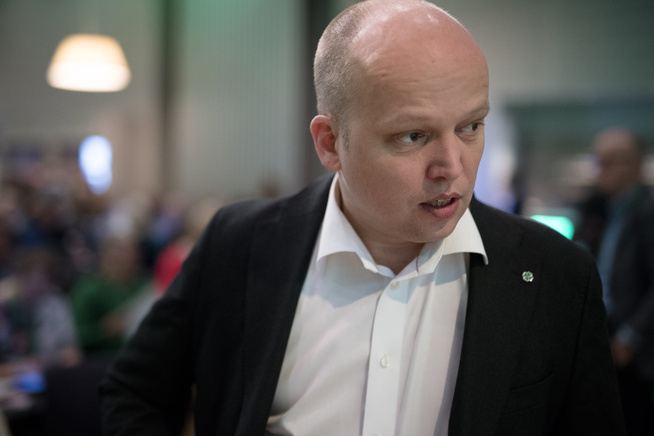 <p>REAGERER: Sp-leder Trygve Slagsvold Vedum er ikke overrasket over at Slettås-flokken ikke kan skytes. Han reagerer likevel på det han mener er byråkratiets overprøving av folkevalgte organer.</p>