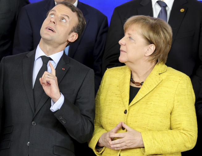 <p>MØRKE SKYER I VENTE: Frankrikes president Emmanuel Macronog Tysklands forbundskansler Angela Merkel sa begge at brexitforhandlingene som venter blir langt verre enn de som ligger bak EU-landene. FOTO: AP</p>
