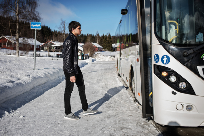 <p>VEIEN TIL NORGE: Farhad (16) kom gående inn i Europa fra Tyrkia til Bulgaria, før den ruten ble stengt. «Vi bodde i skogen. Det var regn, det var ingenting å spise, det var vått og vi hadde ikke mat. Det var mye hunder og politi. Mange døde der i skogen», sier han.</p>