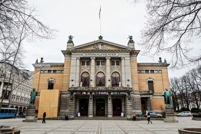 <p>Nationaltheatret i Oslo har et akutt behov for oppussing inn- og utvendig.</p>