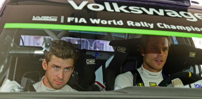 <p>VINNERDUO: Kartleser Anders Jæger (t.v.) er ny i år, og tok søndag sin første VM-seier sammen med Andreas Mikkelsen. Her er de to fotografert i Polen i helgen.</p>