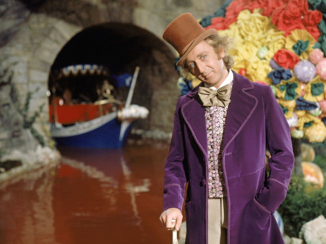 <p>WILLY WONKA: Gene Wilder var den første som fikk spille i den lilla kåpen i «Charlie og sjokoladefabrikken» fra 1971.</p>