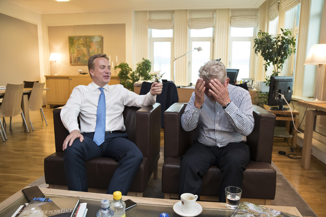 <p>NERVØSE TIMER: Mens Arild Øyen jobbet febrilsk med å skaffe tillatelsen for å få French ut av Kongo, satt utenriksminister Børge Brende i Oslo og holdt pusten. I går kunne de sammen oppsummere de dramatiske timene. Foto: Hallgeir Vågenes</p>