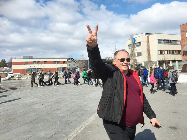 <p>KJEMPER FOR SYKEHUS: Frank Johnny Nilsen har tatt initiativ til en folkemarsj for sykehus i Alta. Bildet ble tatt av Altaposten da han arrangerte en liknende marsj tidligere i sommer.</p>