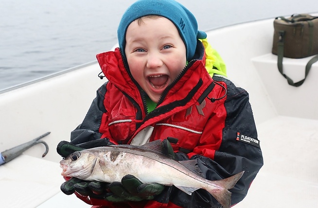 <p>FISK NUMMER FEMTI: En ekte norsk hyse ble Martins fiskeart nummer femti. Den lite sjeldne arten til tross; guttens fiskeglede var like stor som alltid.</p>