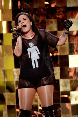 <p>STØTTER LHBT: Demi Lovato  på scenen under nattens «Billboard  Music Awards»</p>