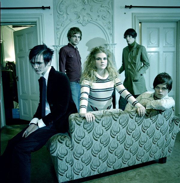 <p>DEN GANG DA: Gåte i 2002, da de slo gjennom med et brak. Fra venstre Magnus Robot Børmark, Sveinung Sundli, Gunnhild Sundli, Martin Langlie og Gjermund Landrø.</p> <p>Foto: Warner Music</p>