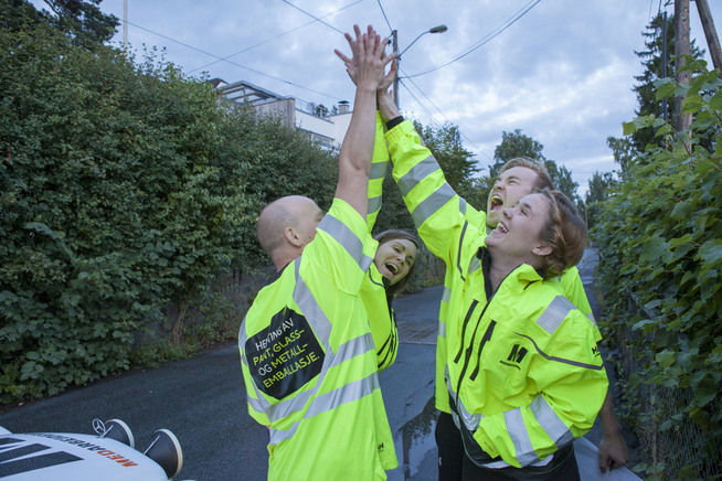 <p>GLADE I JOBBEN: Chris Klemmetvold, Stina Låstad, Jørgen Veiby og Ragnhild Mjønner etter en vel gjennomført arbeidsdag med innhenting av glass og metallembalasje.</p>