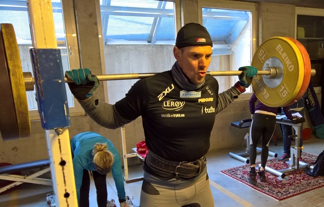 <p>STYRKE I MINUS: Olaf Tufte har enkelte dager møtt på minusgrader i styrkerommet sammen med de svenske roerne Emma Fredh og Lovisa Claesson.</p>