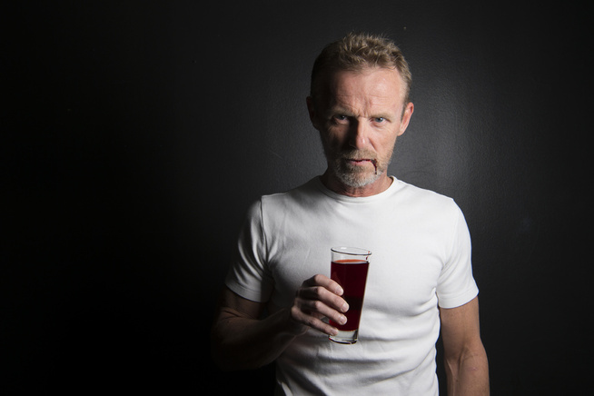 <p>VAMPYRIST: Det er fire år siden sist vi møtte Harry Hole sist, og nå går en vampyrist løs i Oslos gater. I psykiatrien handler vampyrisme om mennesker som tvangsmessig må drikke blod, og i krimhistorien finnes det flere beryktede vampyrister - de mest kjente er beskrevet i «Tørst».</p>
