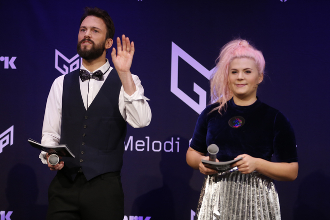 <p>LEDER PRESENTASJONEN: Kåre Magnus Bergh og Line Elvsåshagen.</p>