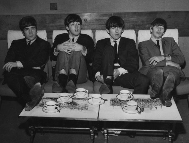 <p>Beatles i 1963, en god stund etter at de spilte inn platen som nå har blitt solgt for nesten en million kroner.</p>