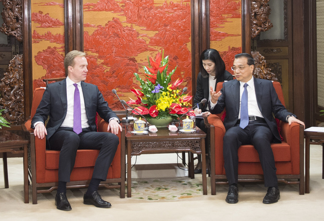 <p>AVTALE: Utenriksminister Børge Brende og Kinas statsminister Li Keqiang møttes i Beijing i desember for å underskrive felleserklæringen hvor Norge lover å ikke undergrave Kinas kjerneinteresser og annet som kan skade det bilaterale forholdet.</p>