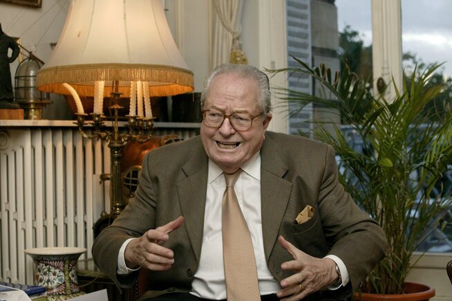 <p>SKANDALEOMBRUST: Jean-Marie Le Pen ble etter hvert mer kjent for sine antisemittiske uttalelser, enn sine politiske prestasjoner. Nå er han utvist fra partiet han grunnla, av sin egen datter, men arven henger fortsatt igjen, mener eksperter. FOTO: KRISTOFER SANDBERG</p>