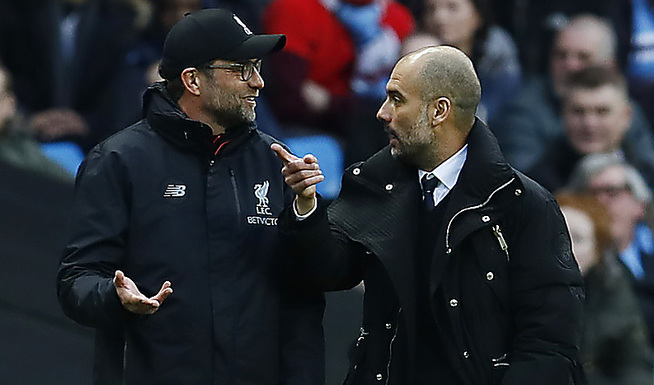 <p>STOR TEMPERATUR: Liverpool-manager Jürgen Klopp og Citys Pep Guardiola diskuterte en rekke ganger underveis. Foto: REUTERS</p>