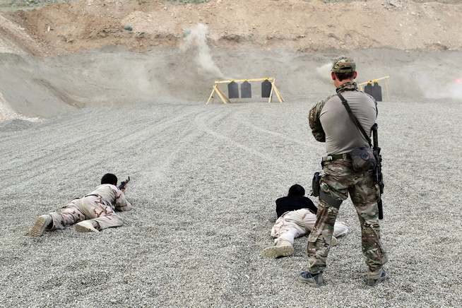 <p>SKYTETRENING: I Kabul har de norske spesialsoldatene tilbrakt mye tid på skytebanen sammen med sine afghanske kolleger fra det afghanske spesialpoltiet Crisis Response Unit (CRU) - som på bildet. Slik blir det trolig også i Jordan.</p>