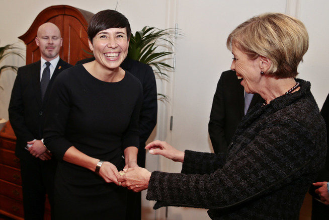 <p/> <p>JOBBYTTE: Ine Marie Eriksen Søreide (H) overtok som forsvarsminister etter Anne-Grete Strøm-Erichsen (Ap).</p>